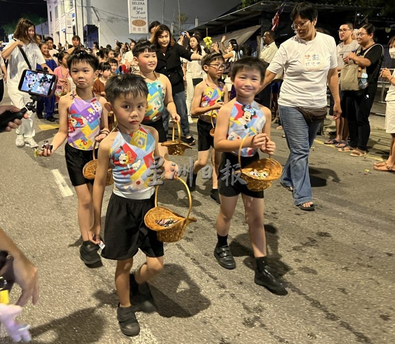 (古城封面主文)释迦院卫塞节花车游行·千人参与共沐佛光