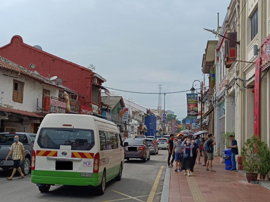 （古城封面副文）6月施行无车区，武牙拉也商民忧上演“抢车位”