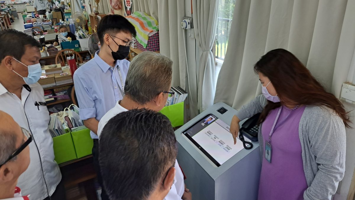 ​中央县教育局局长访培风中学解办学模式