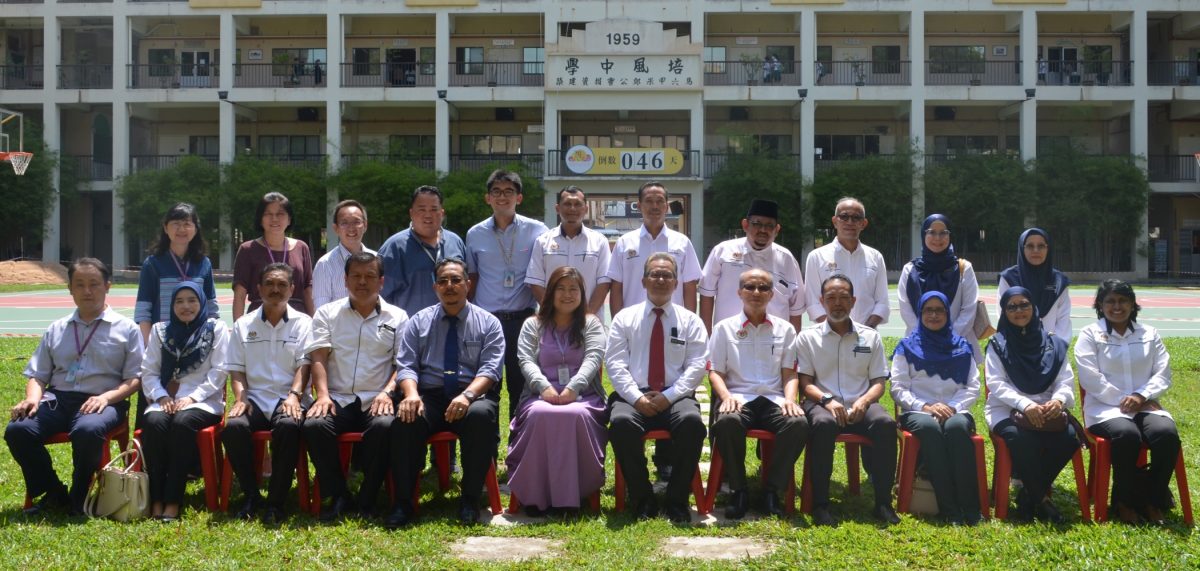 ​中央县教育局局长访培风中学解办学模式