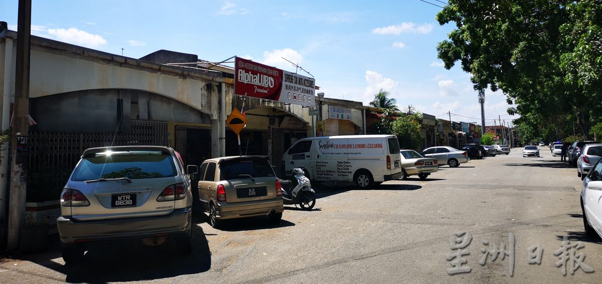 (古城第三版主文)佳林园加沙默迪卡32路一排店屋一排店屋饱受蚊子及苍蝇大军“围攻”