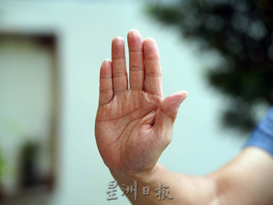 (古城第二版主文)《你动摇了吗》专栏:健身气功易筋经动作舒展,伸筋拔骨,现代年轻人也适合锻炼