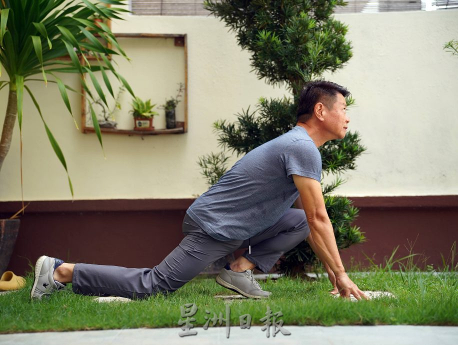 (古城第二版主文)《你动摇了吗》专栏:健身气功易筋经动作舒展,伸筋拔骨,现代年轻人也适合锻炼