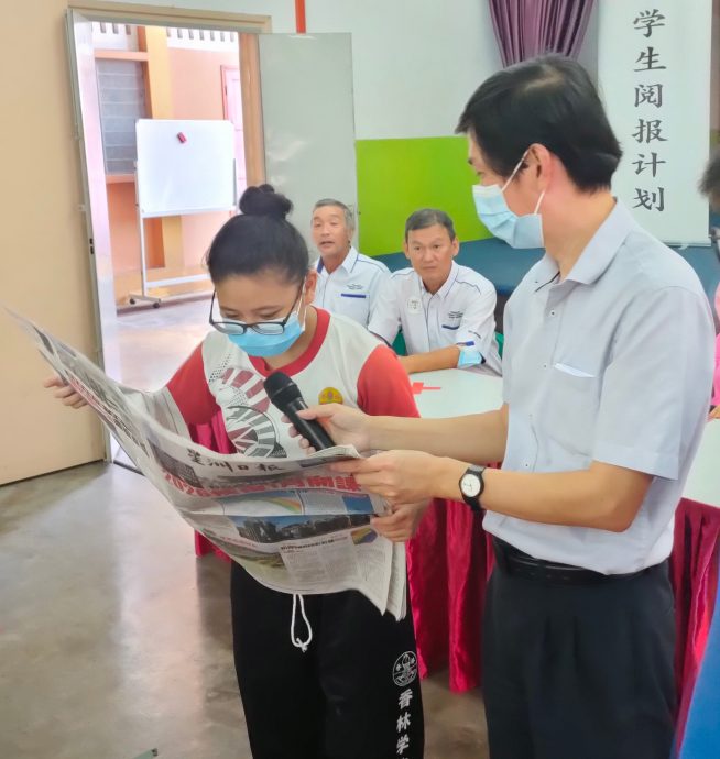 （古城第五版主文）星洲日报香林学校学生阅报赠报计划仪式