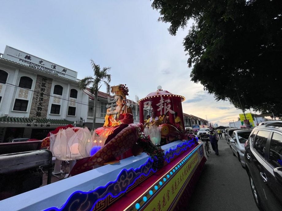 （古城第六版主文）莲花宫座主莲花三太子代天赐福平安绕境盛典