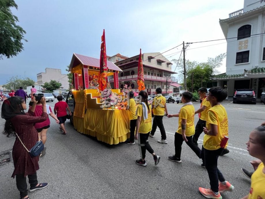 （古城第六版主文）莲花宫座主莲花三太子代天赐福平安绕境盛典
