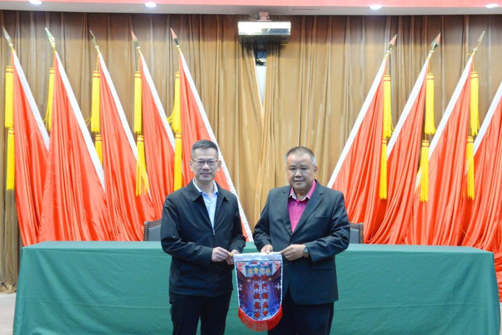 (古城第六版主文)马来西亚德化总商会与中国德化3方签署合作协议,专注白陶瓷销售
