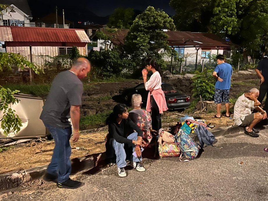 (大北马)三车碰撞酿祸 乘客司机受轻伤