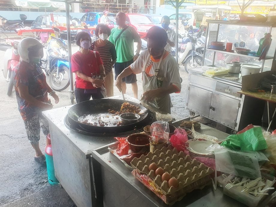 （大北马）加2蛋炒粿角只卖3令吉，小贩：照顾B40群体居民