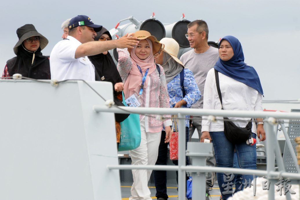 巴基斯坦海军护卫舰 未及回国先到浮罗交怡