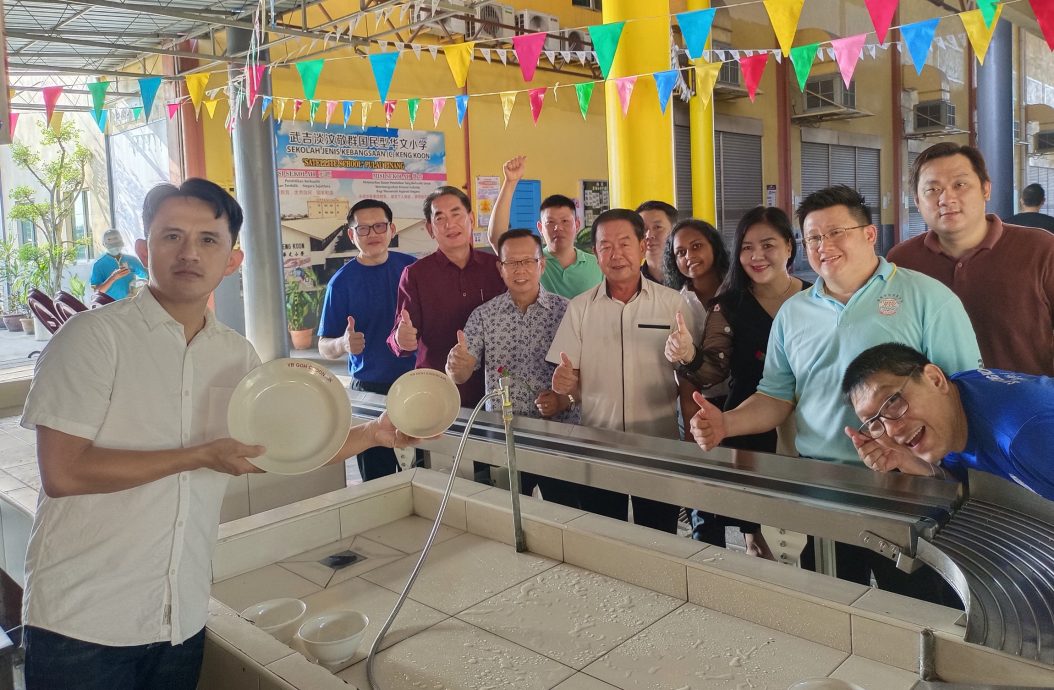 (大北马)敬群学校食堂安置零化学剂洗碗机,全马第一