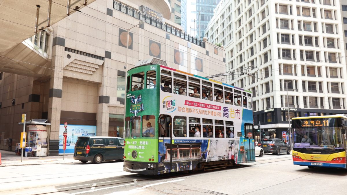 槟环球旅游机构香港推广来槟,双层电车换新装宣传槟