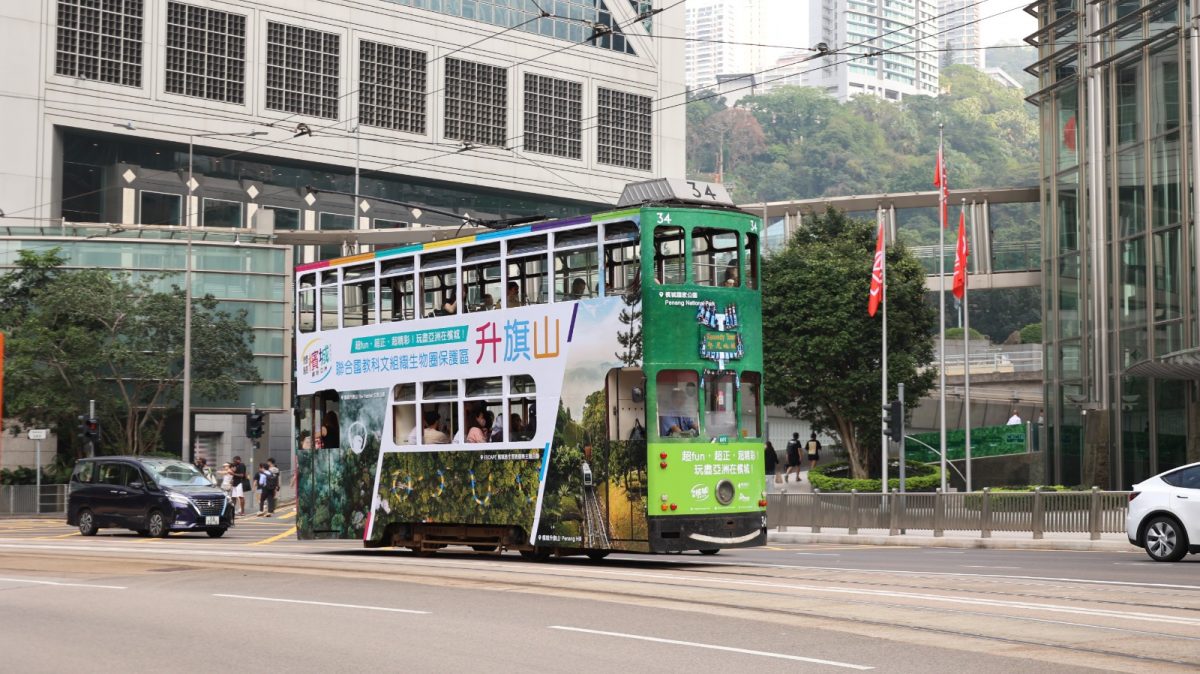 槟环球旅游机构香港推广来槟,双层电车换新装宣传槟