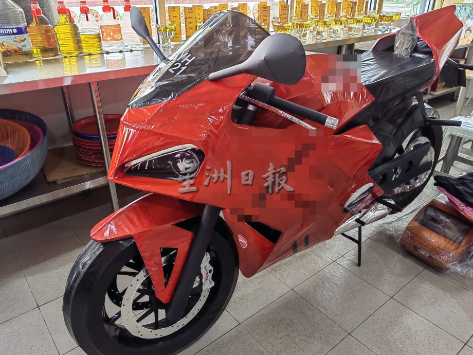 (大北马)纸扎重型摩托车“烧”给奕鸿!