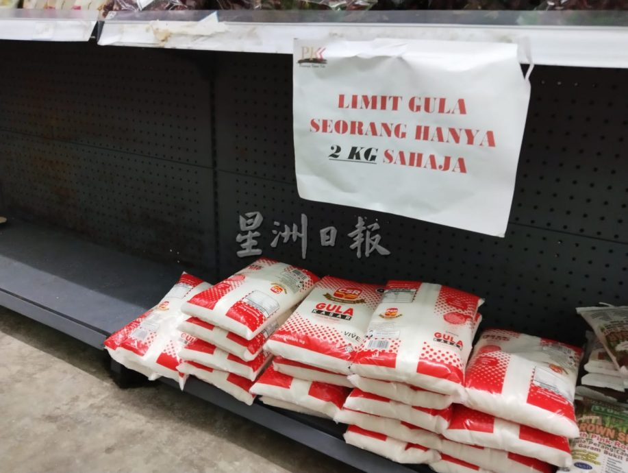 莪仑“我们朋友超市”的白糖数量所剩无几公司已经订货等待厂商送到