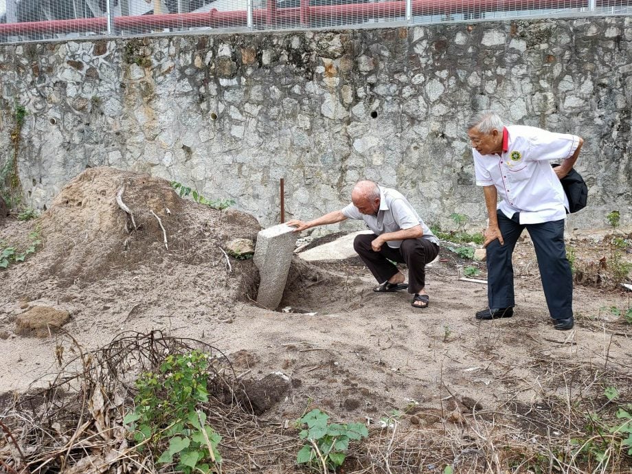 (大北马)蛇庙旁空地3清朝墓 寻后人拾金