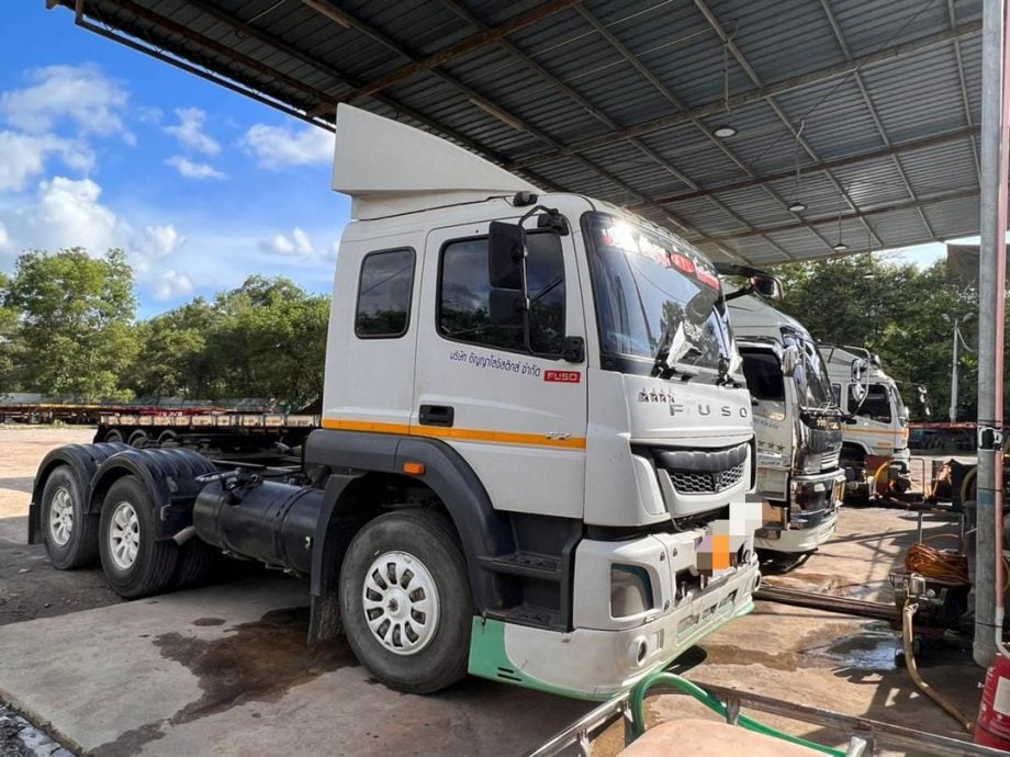 (大北马)警方起获4000公升走私柴油成功逮捕5名本地男子和4名泰国籍司机