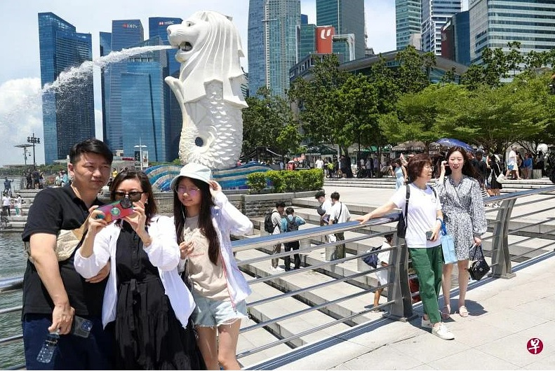 (已签发)柔:狮城二三事:疫后首个五一黄金周 中国游客大增狮城旅游热点门庭若市