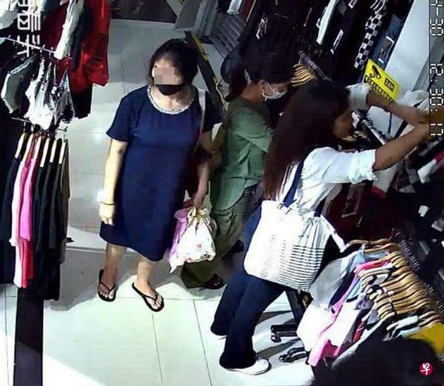 (已签发)柔:狮城二三事:一人取衣一人塞进包 两妇合伙偷衣