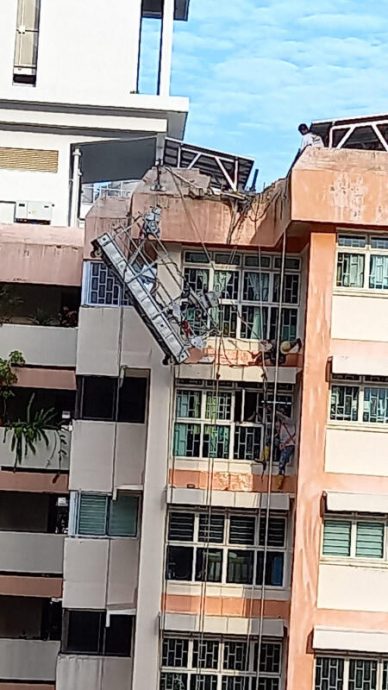 (已签发)柔:狮城二三事:墙塌吊架倾斜 2客工挂15楼爬窗入屋及时逃