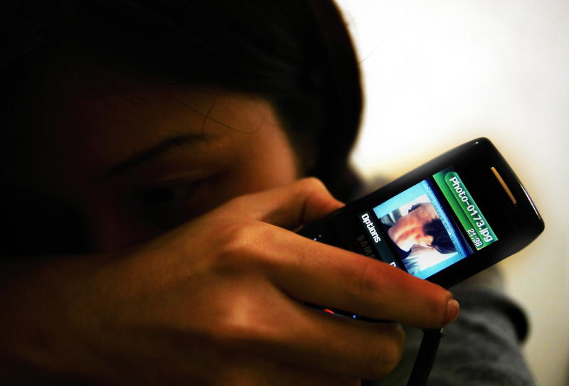 （已签发）柔：狮城二三事：女佣‘盗’雇主女儿　手机私密视频勒索