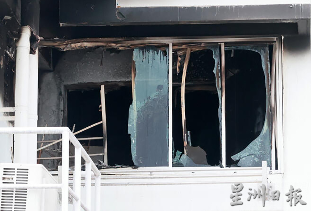 (已签发)柔:狮城二三事:手机闹钟及时响 母女惊醒逃火劫