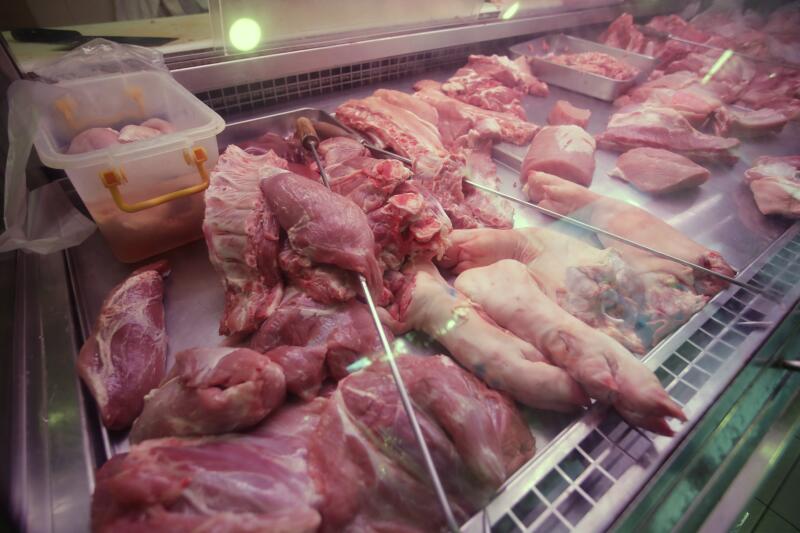(已签发)柔:狮城二三事:猪肉减产涨价忧七月金猪断货 狮城烧腊业者纷囤货