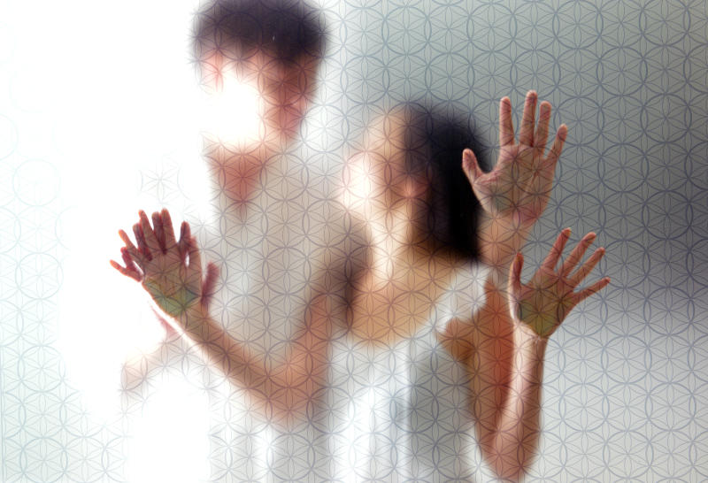 (已签发)柔:狮城二三事:男诱小女友卖淫 月接50客取走肉金