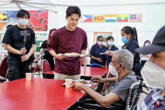 (已签发)柔:狮城二三事:许瑞奇到养老院送暖