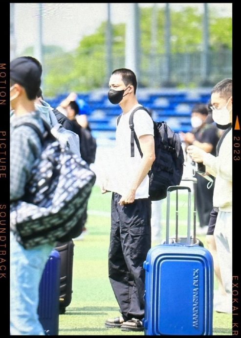 KAI剃平头入伍 EXO队友送别