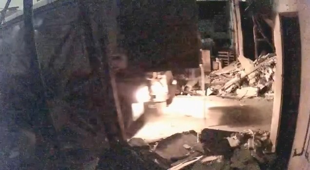 me03主文-大都会 / 欧阳捍华公布垃圾承包商非法倾倒垃圾到沙登新村早市巴刹的CCTV画面 / 6图