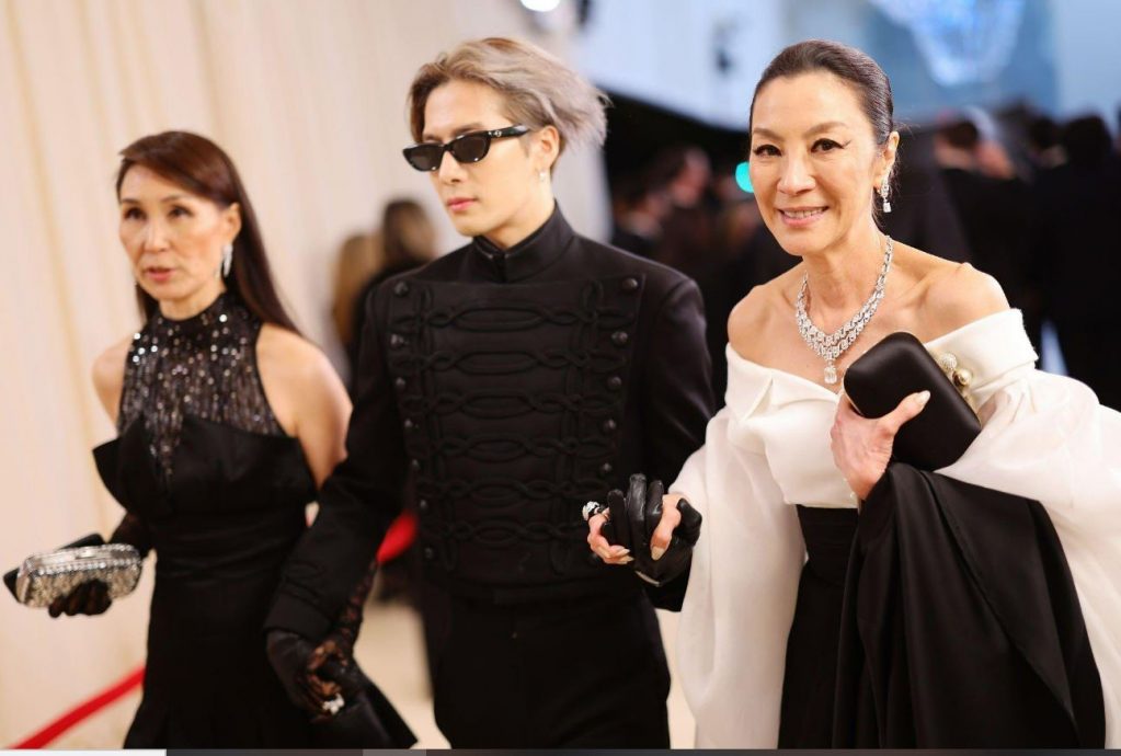 Met Gala｜杨紫琼宋慧乔双后同框 网惊叹：比14年前更美