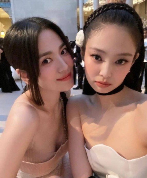 Met Gala｜杨紫琼宋慧乔双后同框 网惊叹：比14年前更美