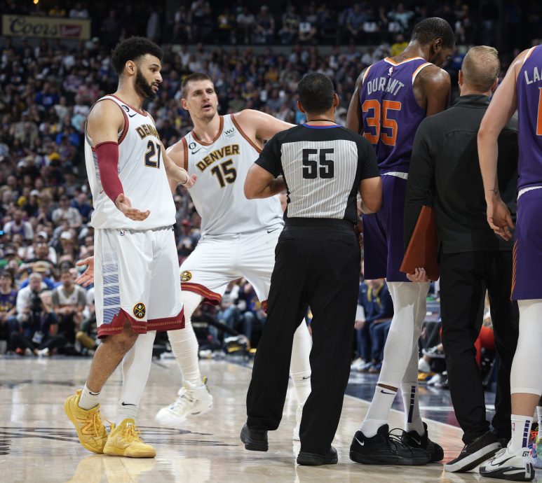 NBA季后赛| 双将偷听战术引热议 金块砸落太阳听牌