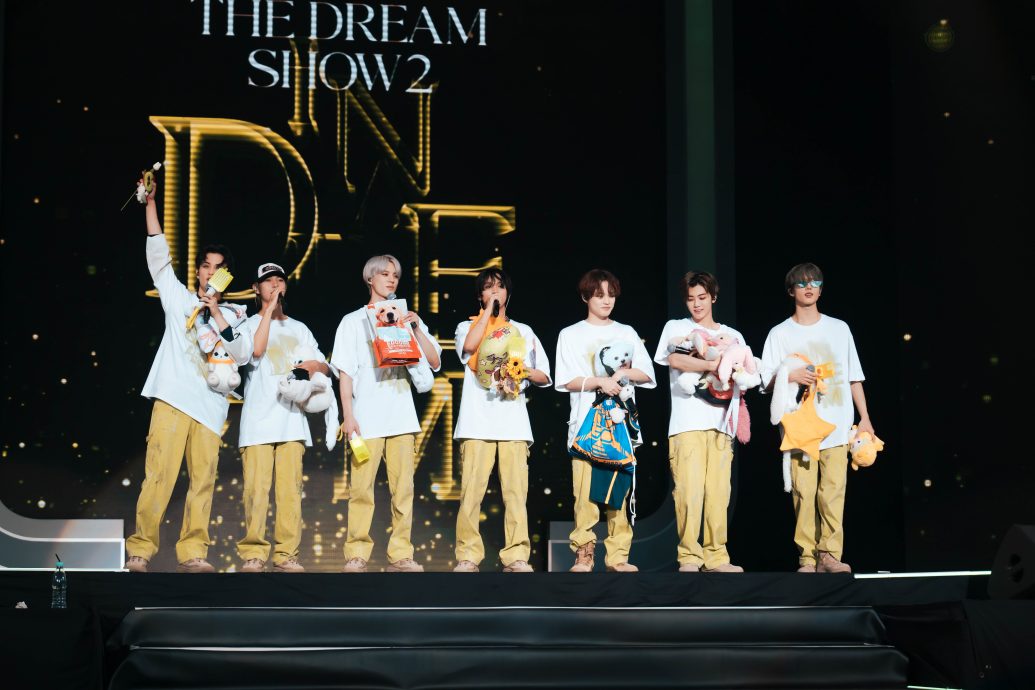 NCT Dream 7子全员到齐 单手翻凌空劈腿惹粉丝尖叫