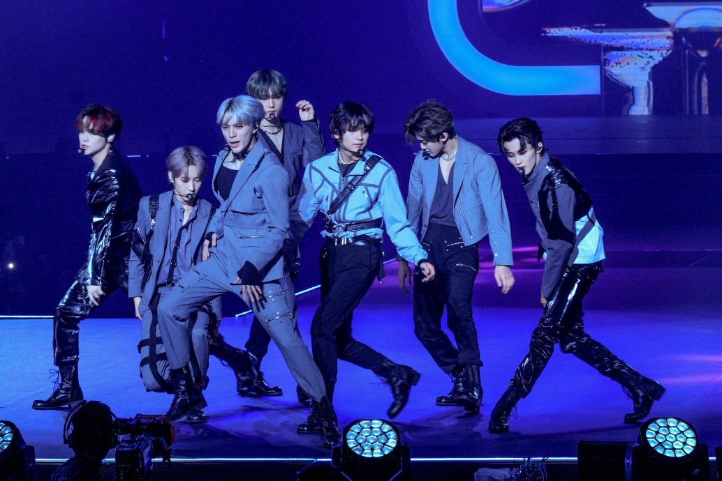 NCT Dream 7子全员到齐 单手翻凌空劈腿惹粉丝尖叫