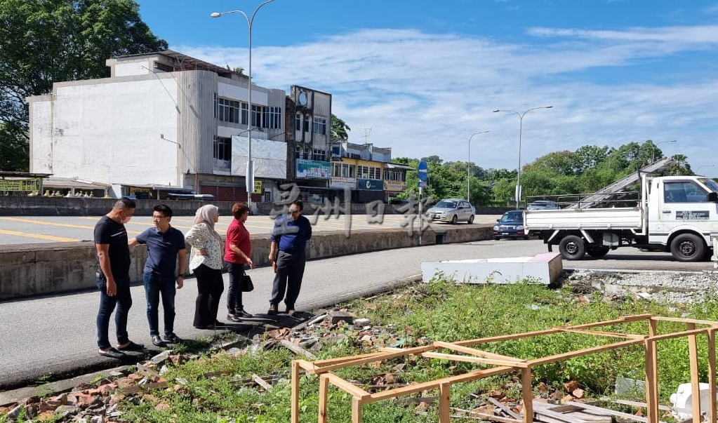 路面逢雨必灾殃及家具店 | 玛丽约瑟芬促市政厅找出问题症结对症下药