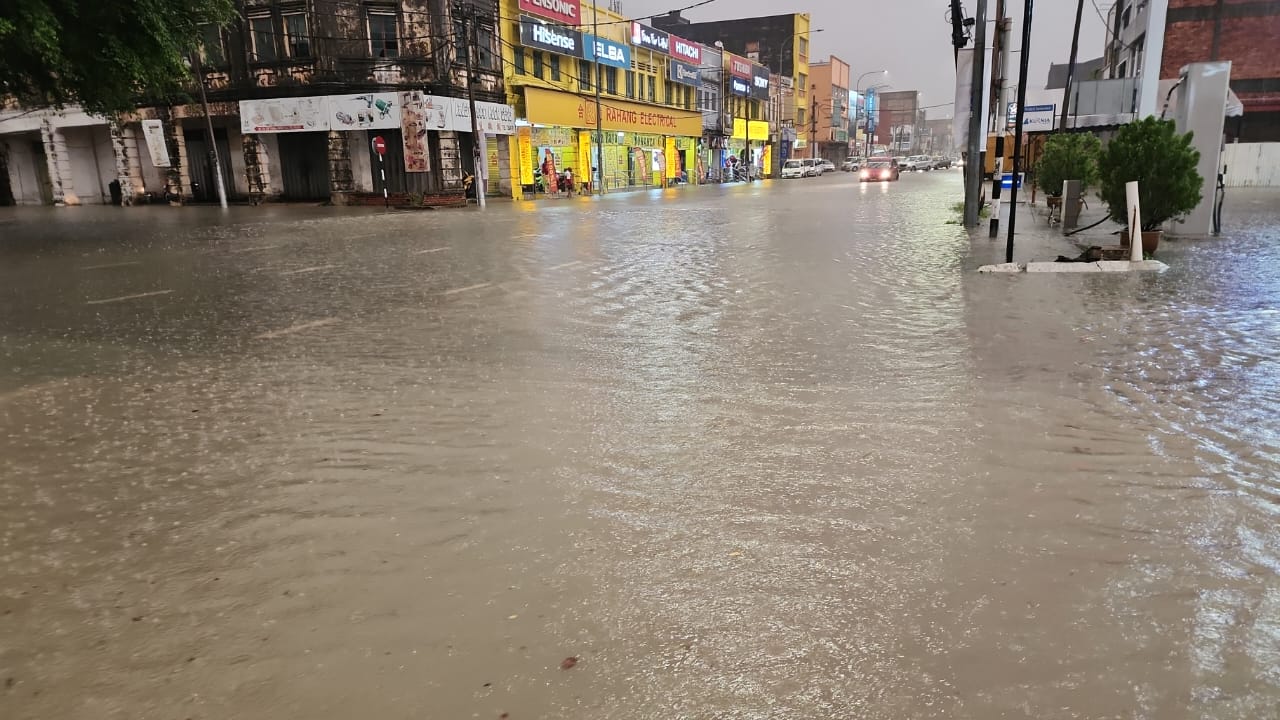 NS主文/端姑安达路闪淹提了10年未解,玛丽约瑟芬邀JKR、MBS一起巡视求方案