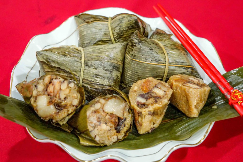 《四季中华》“粽香情长”活动,品尝不同籍贯粽