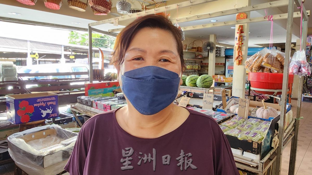 NS芙蓉/天气炎热,西瓜椰子成最佳消暑水果