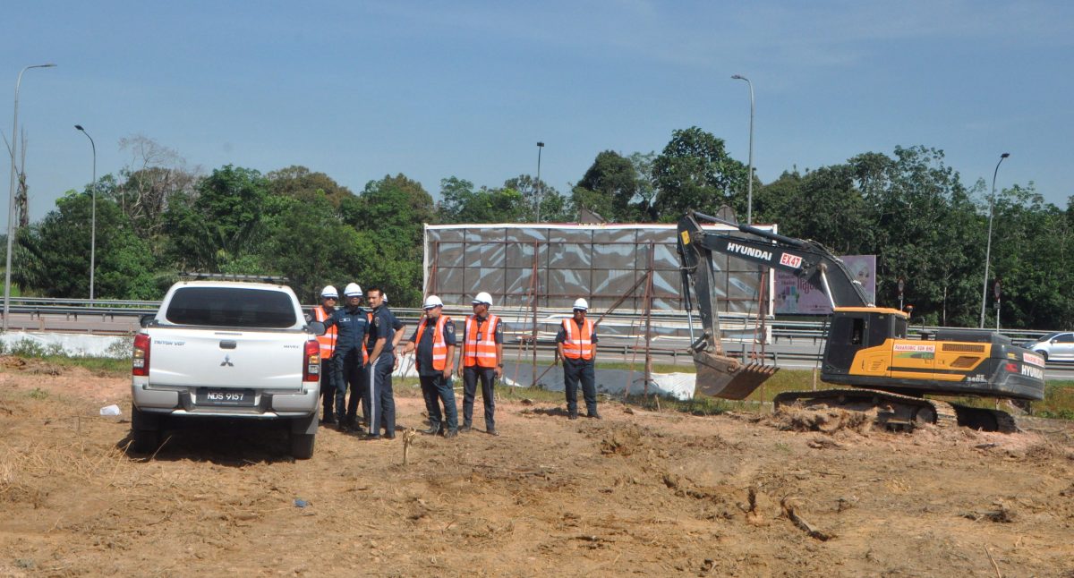 NS芙蓉/非法大型广告牌“横行”南北大道，仅芙蓉、汝来占243个；引芙市政厅展开“铲除”行动