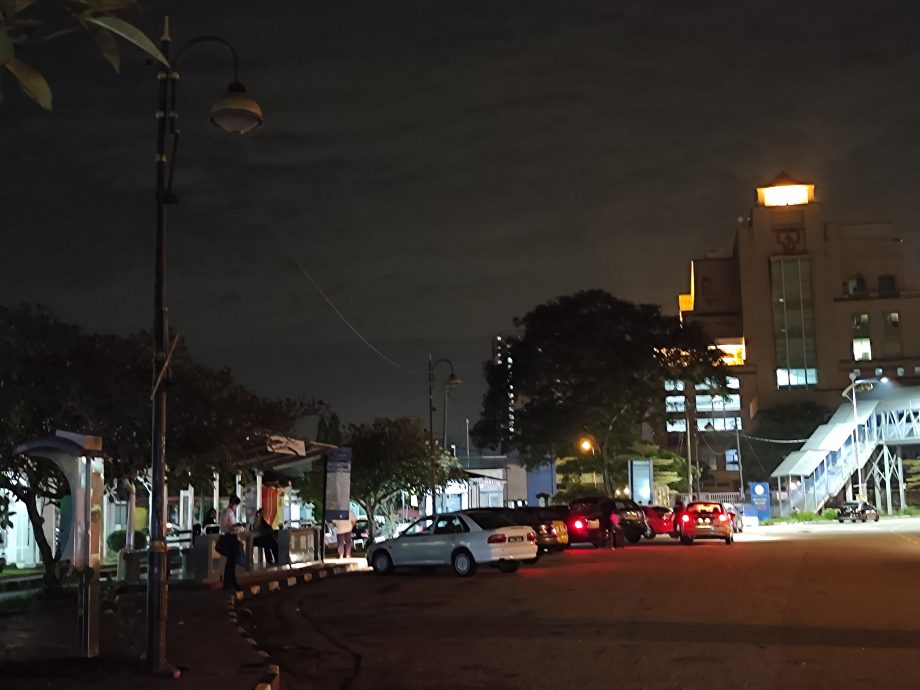 NS花城大小事/芙市区多路段街灯故障无法照明