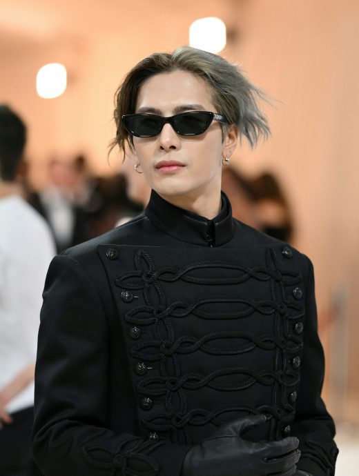 VOGUE把蔡徐坤标成王嘉尔 引爆双方粉丝怒火 