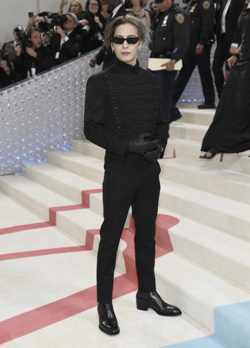 VOGUE把蔡徐坤标成王嘉尔 引爆双方粉丝怒火 