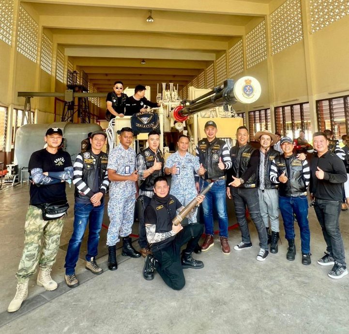 150辆大型摩托访海军基地
