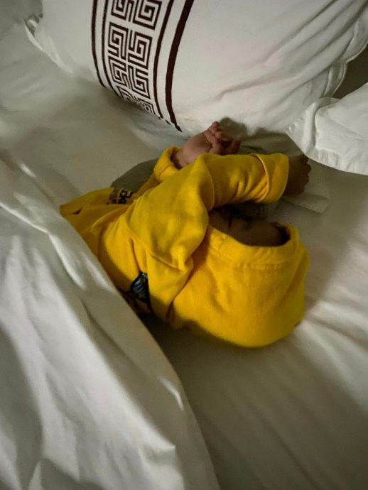 1岁婴儿半夜哭声太大被赶?酒店反驳女子:无中生有