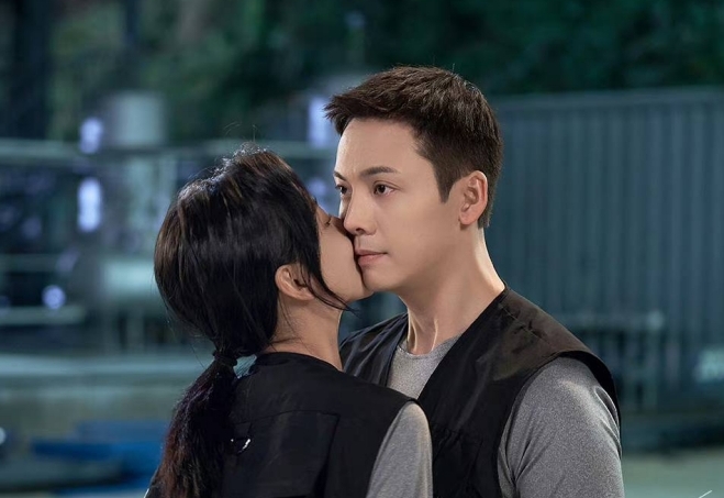 2劣迹艺人遭AI换脸 陈伟霆新剧被另类抢戏