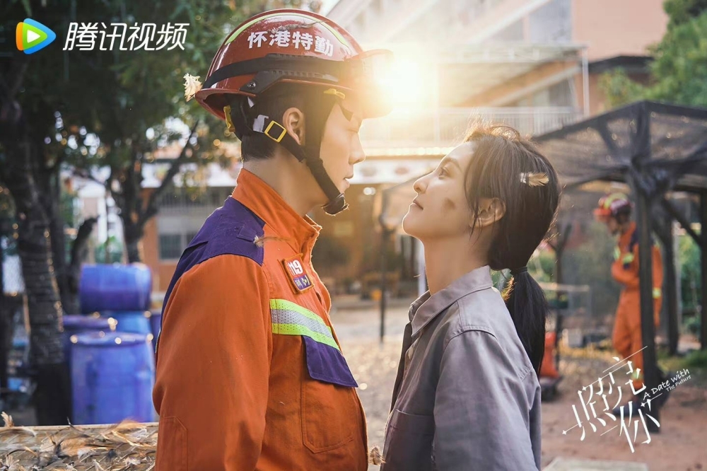 2劣迹艺人遭AI换脸 陈伟霆新剧被另类抢戏