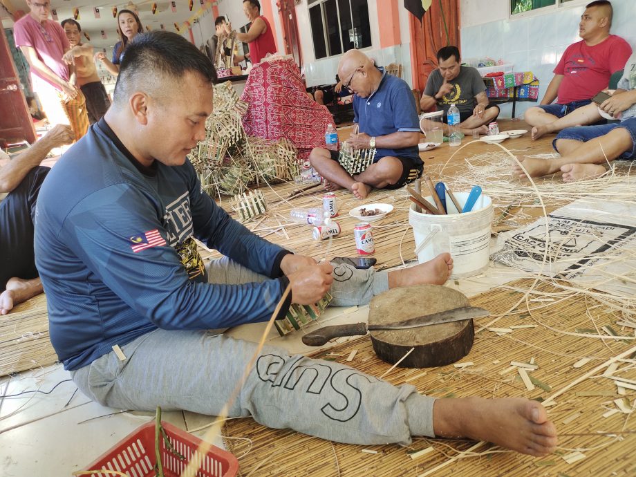 4/6见报∕我们∕多彩达雅节，传统文化不消失