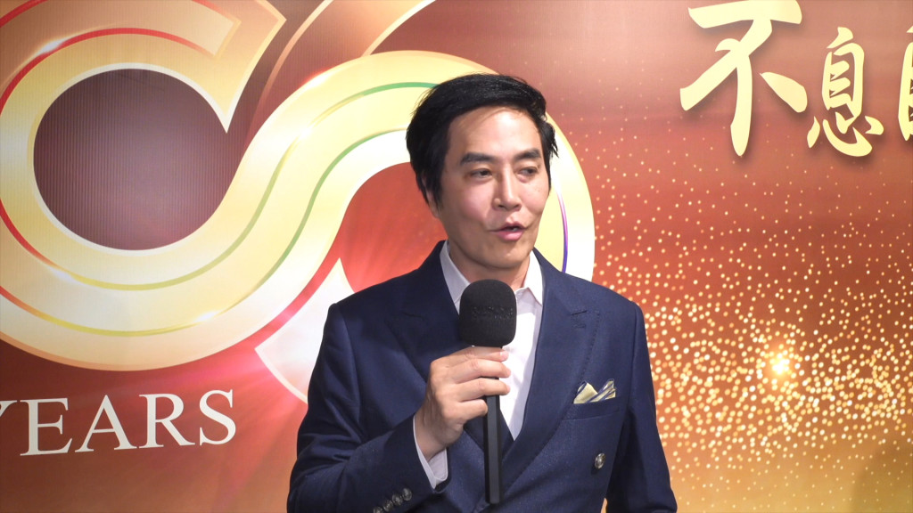 61岁陈庭威激罕现身亚视台庆 3个字回应感情生活